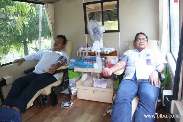 Menyambut Natal 2016, PTBA Menggelar Aksi Donor Darah 