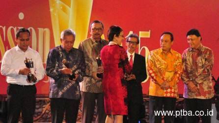 PTBA Peroleh Penghargaan Sebagai BEST STATE OWNED COMPANIES ACHIEVERS Kategori MINING and ENERGY tahun 2014