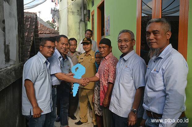 LAZIS Bukit Asam Sukses Bedah Rumah Ke-30