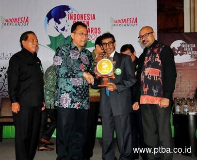 PT Bukit Asam Mendapatkan Penghargaan Corporate Image Award