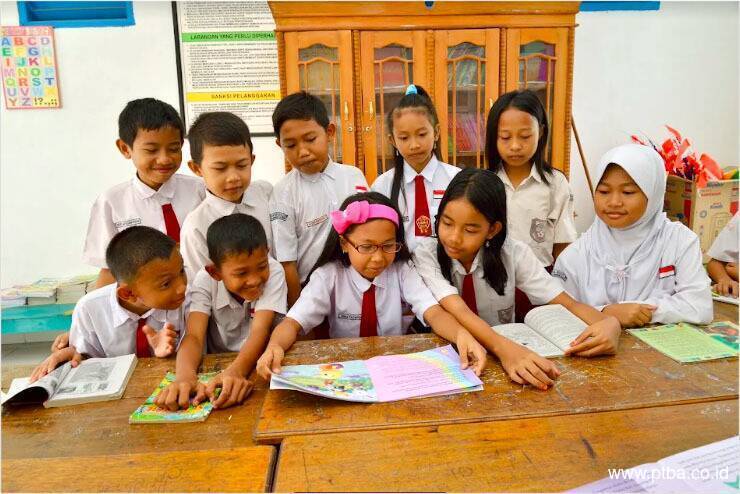 Bukit Asam Dukung Gerakan Nasional Pemberantasan Buta Literasi & Matematika