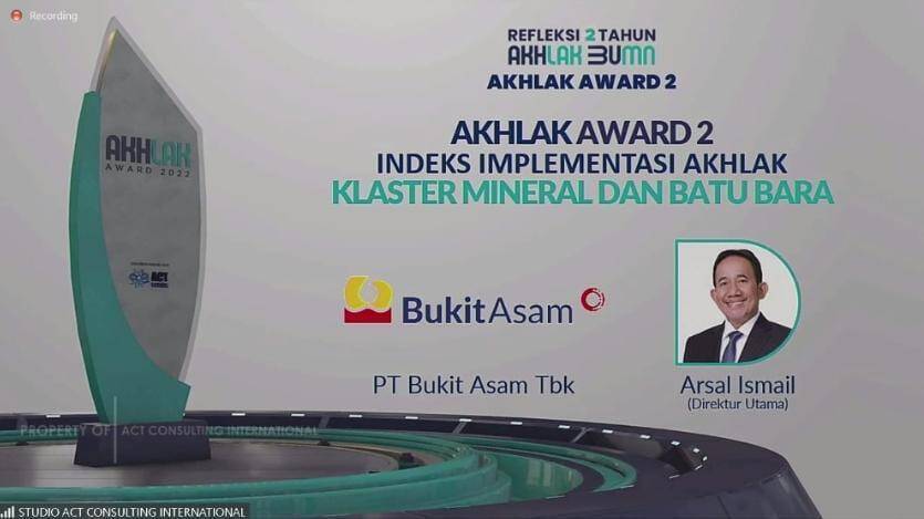 Bukit Asam Raih Penghargaan AKHLAK Award 2022