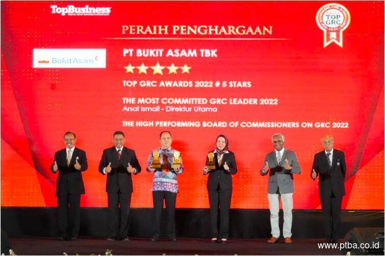 Tiga Penghargaan Diraih PTBA di Ajang TOP GRC Awards 2022