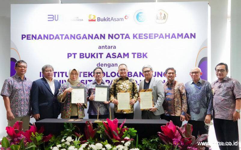 Kembangkan Teknologi Dekarbonisasi hingga Hilirisasi, PTBA Gandeng ITB & Unpad