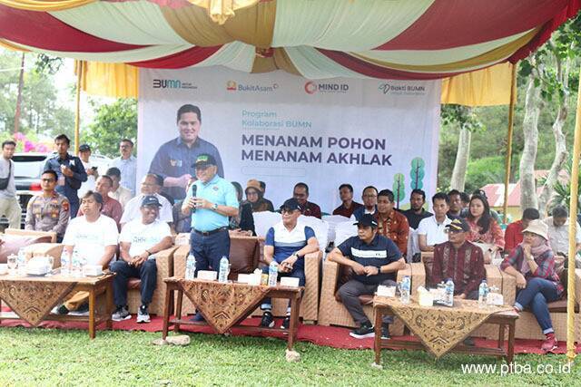 Dipimpin Erick Thohir, PTBA Ikut Menanam Pohon Menanam Akhlak