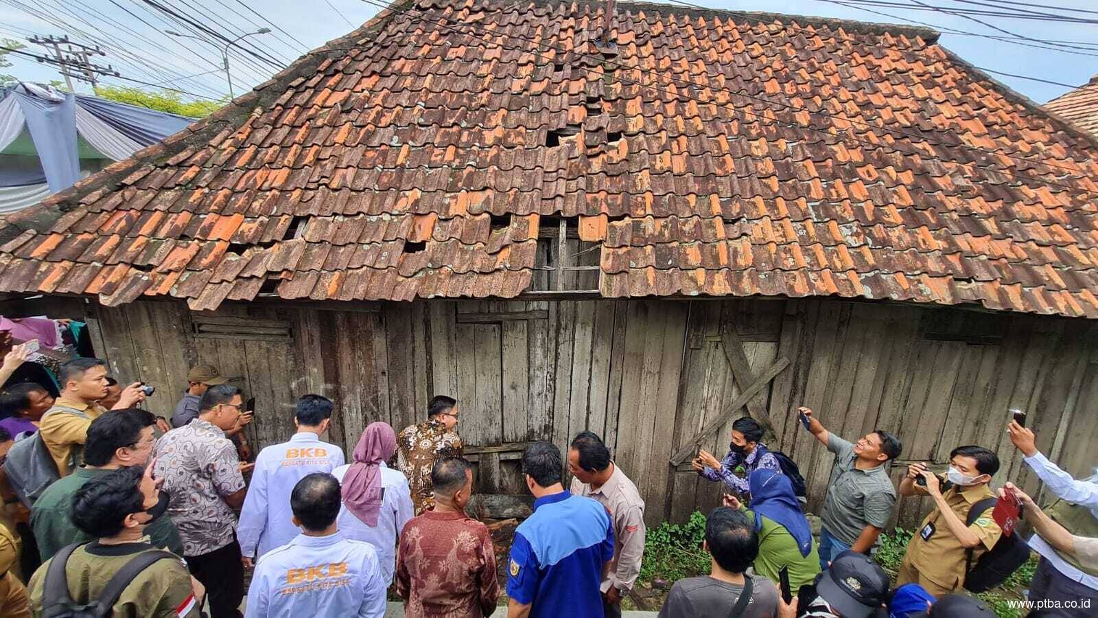 PTBA Beri Bantuan Bedah Rumah untuk 4 Unit Hunian Tak Layak Huni