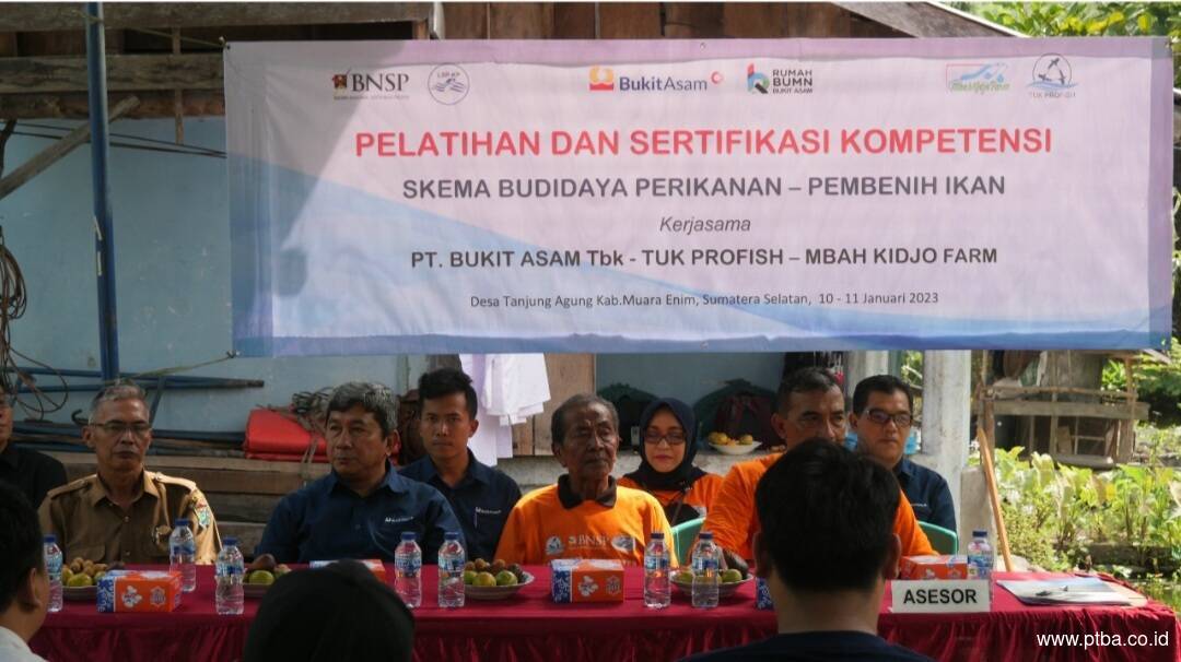 Bukit Asam Gelar Pelatihan Budidaya Perikanan untuk Masyarakat Sekitar Tambang