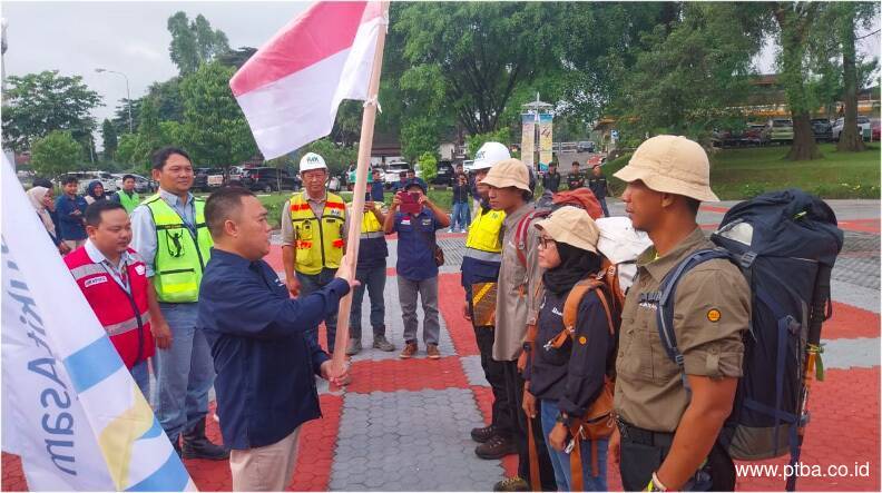 Bukit Asam Kirim Tim Ekspedisi ke 6 Gunung