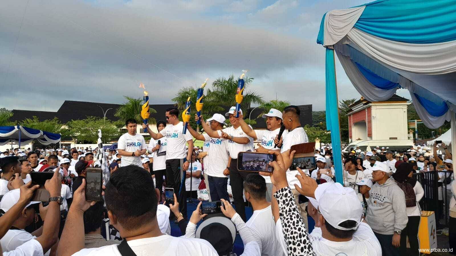 HUT ke-25 Kementerian BUMN, Bukit Asam Gelar Jalan Sehat di 6 Kabupaten