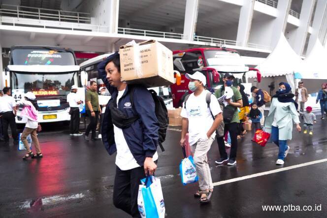 Mudik Bersama BUMN 2023, Bukit Asam Berangkatkan Ratusan Pemudik