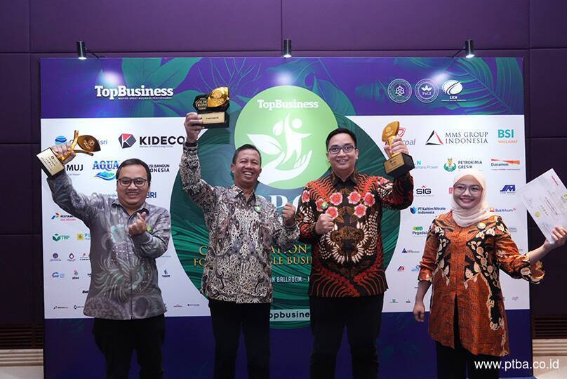 Jalankan CSR Inovatif, PTBA Borong 3 Penghargaan TOP CSR Awards