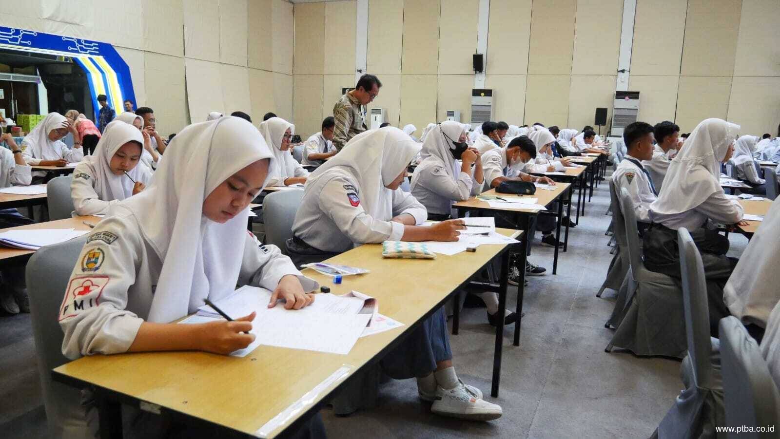 PTBA Gelar Tes Akademik untuk 281 Calon Penerima Beasiswa Bidiksiba