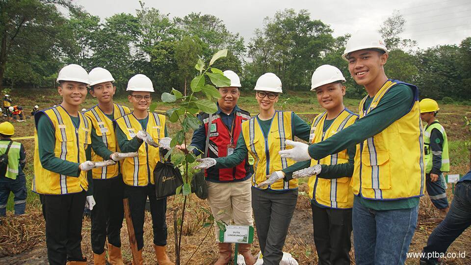 Bukit Asam (PTBA) Ubah Lahan Bekas Tambang Jadi Kebun Buah