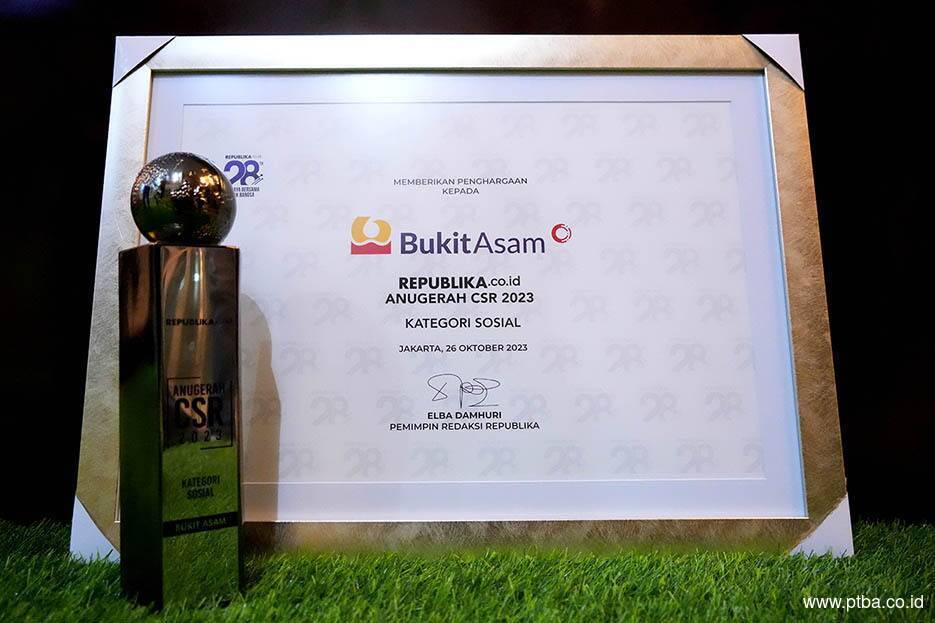 Berdayakan Ribuan Lansia, Bukit Asam (PTBA) Raih Penghargaan