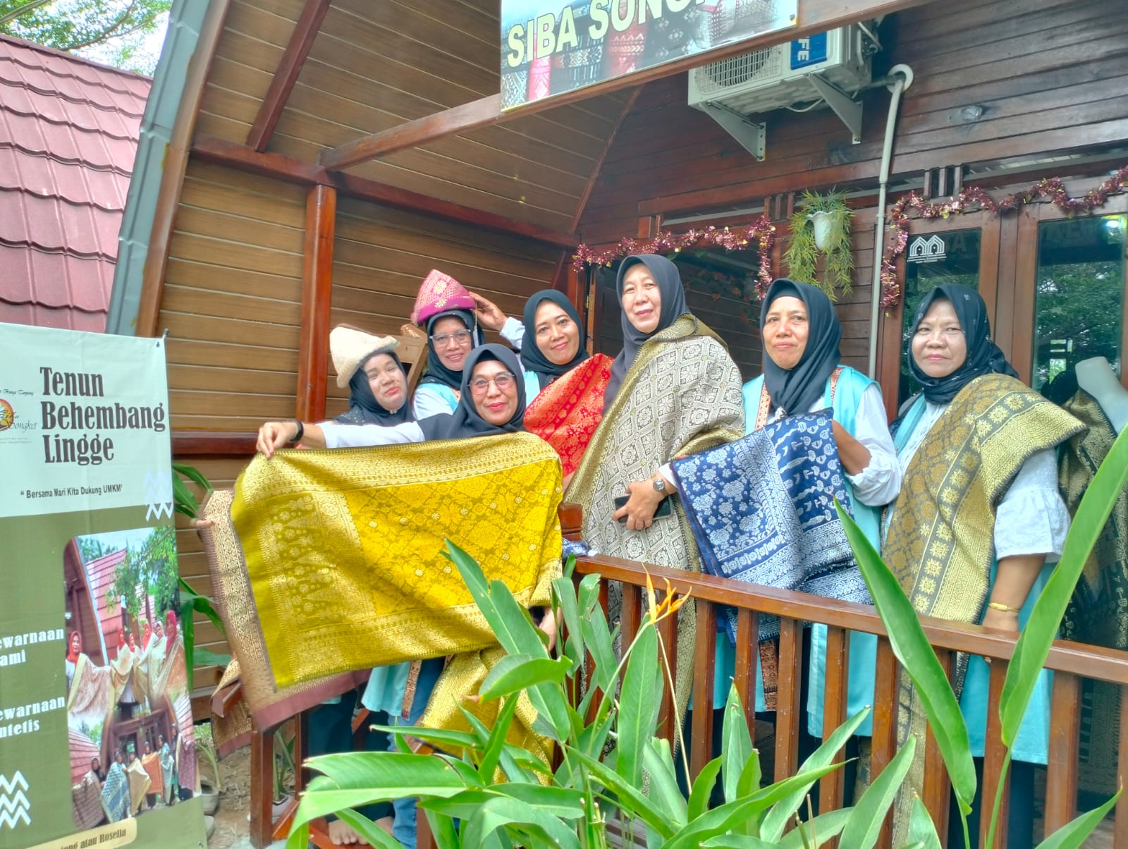Bukit Asam (PTBA) Empowers Housewives with Songket Crafts