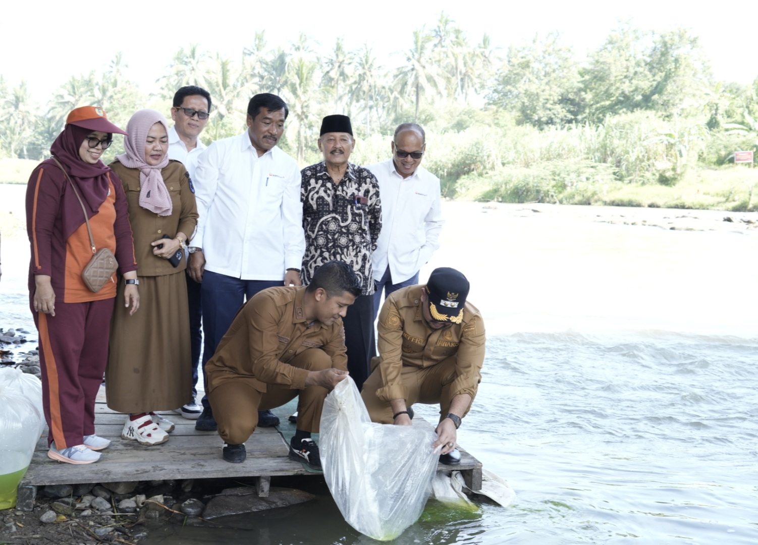 Bukit Asam (PTBA) Tebar 30 Ribu Bibit Ikan untuk Pemberdayaan Masyarakat Sawahlunto