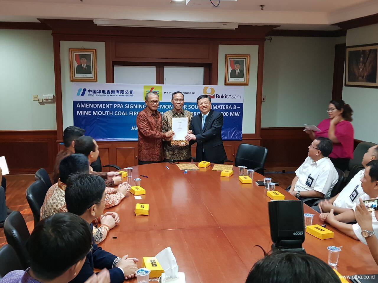 PTBA Tandatangani Amandemen Power Purchase Agreement PLTU Mulut Tambang Sumsel 8 dengan PT PLN  