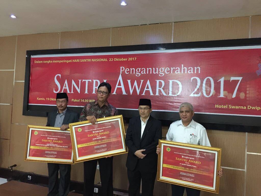 Bukit Asam Raih Penghargaan Santri Awards 2017