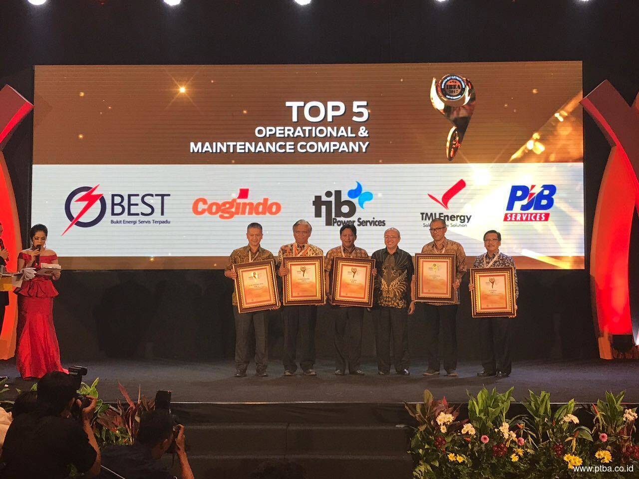 Anak Usaha Bukit Asam Raih Penghargaan dalam Indonesia Best Electricity Award 2017