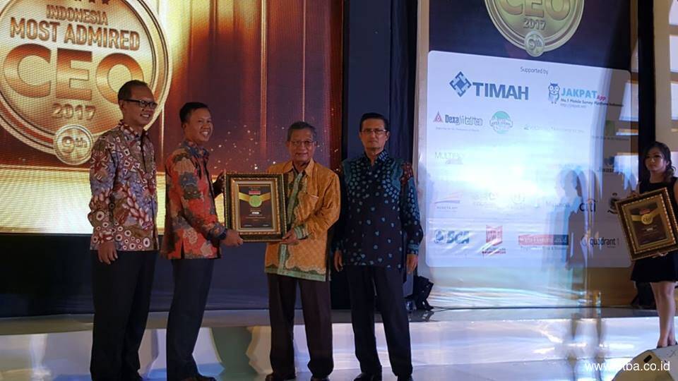 Direktur Utama PTBA Raih Penghargaan Indonesia Most Admired CEO 2017