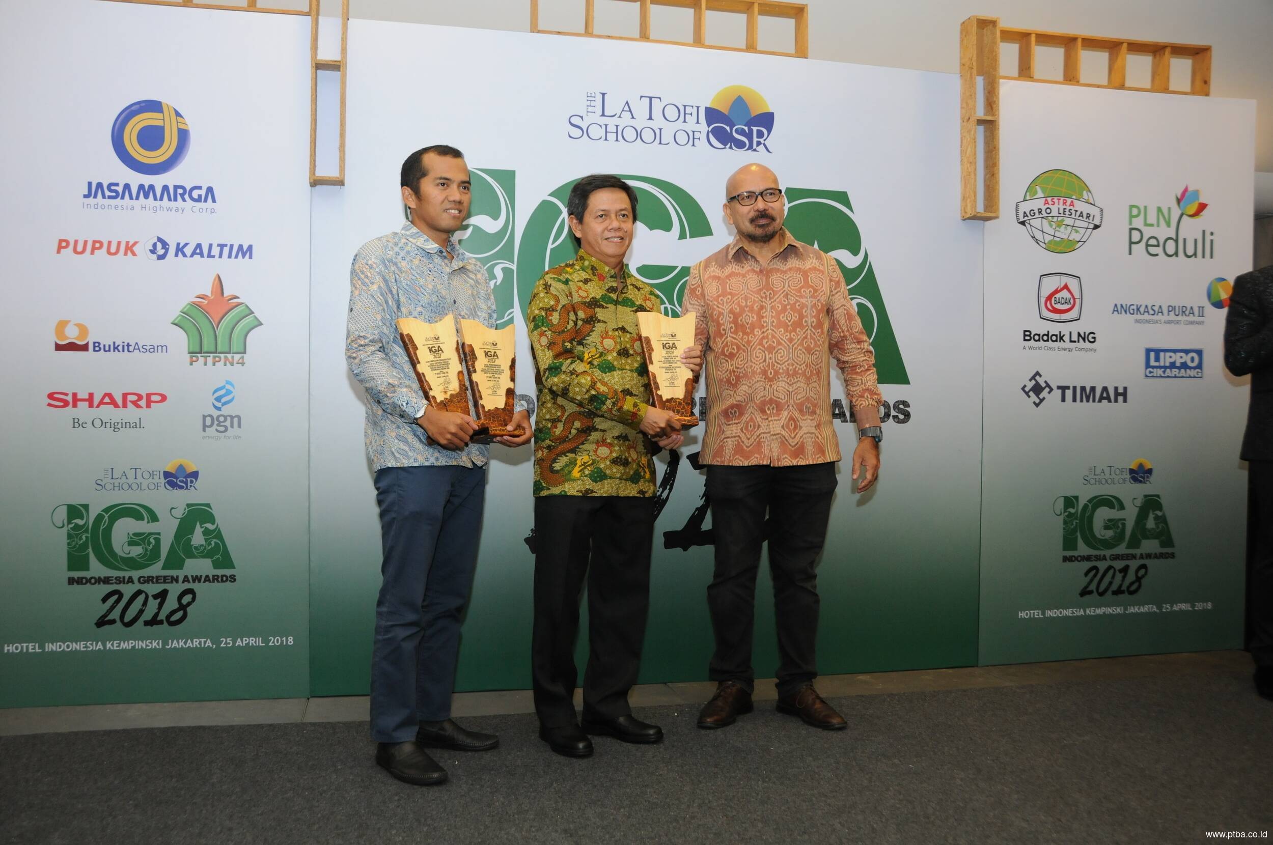  PTBA Raih Tiga Penghargaan dari Indonesia Green Awards 2018