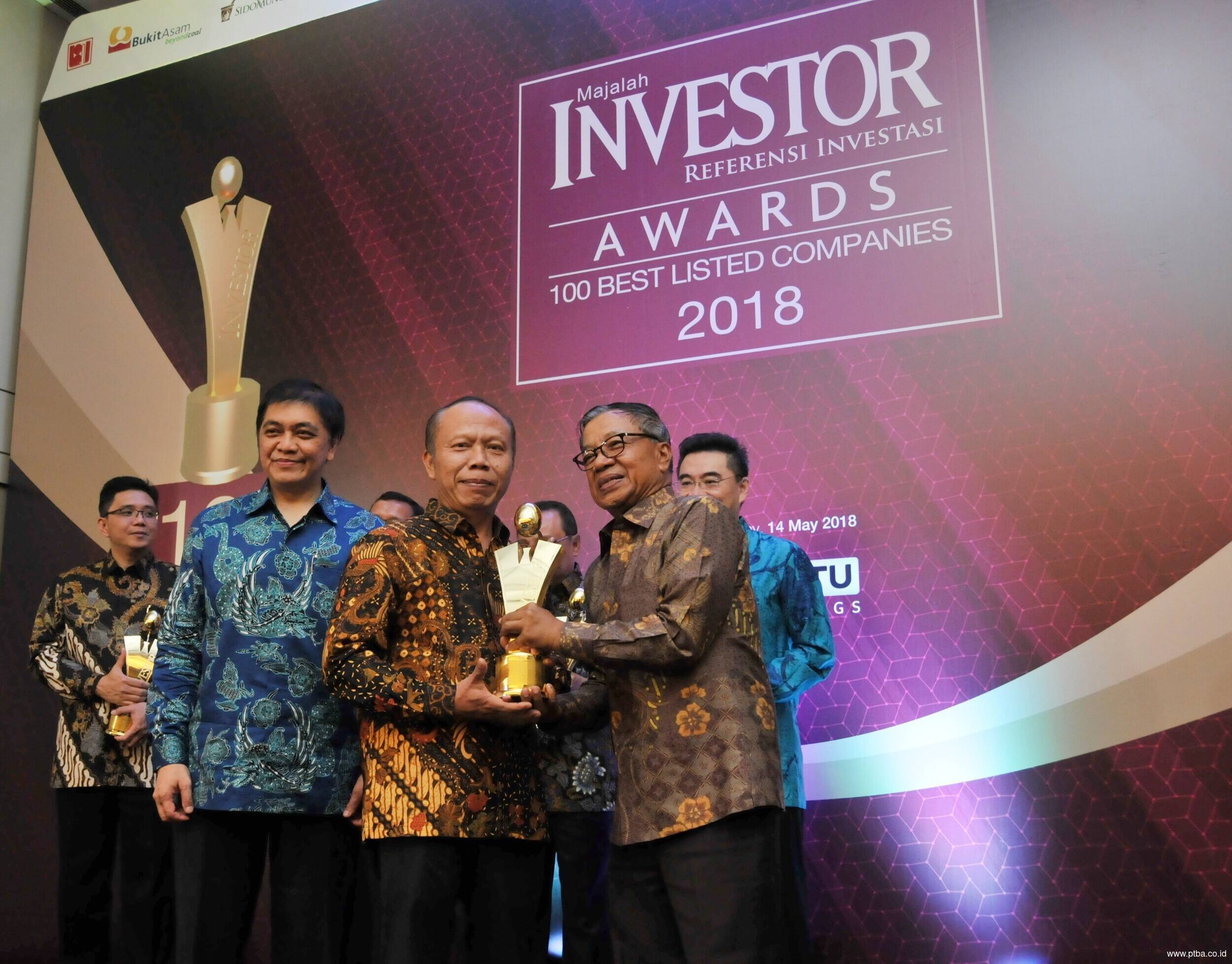 PTBA Raih Top Performing Listed Companies 2018