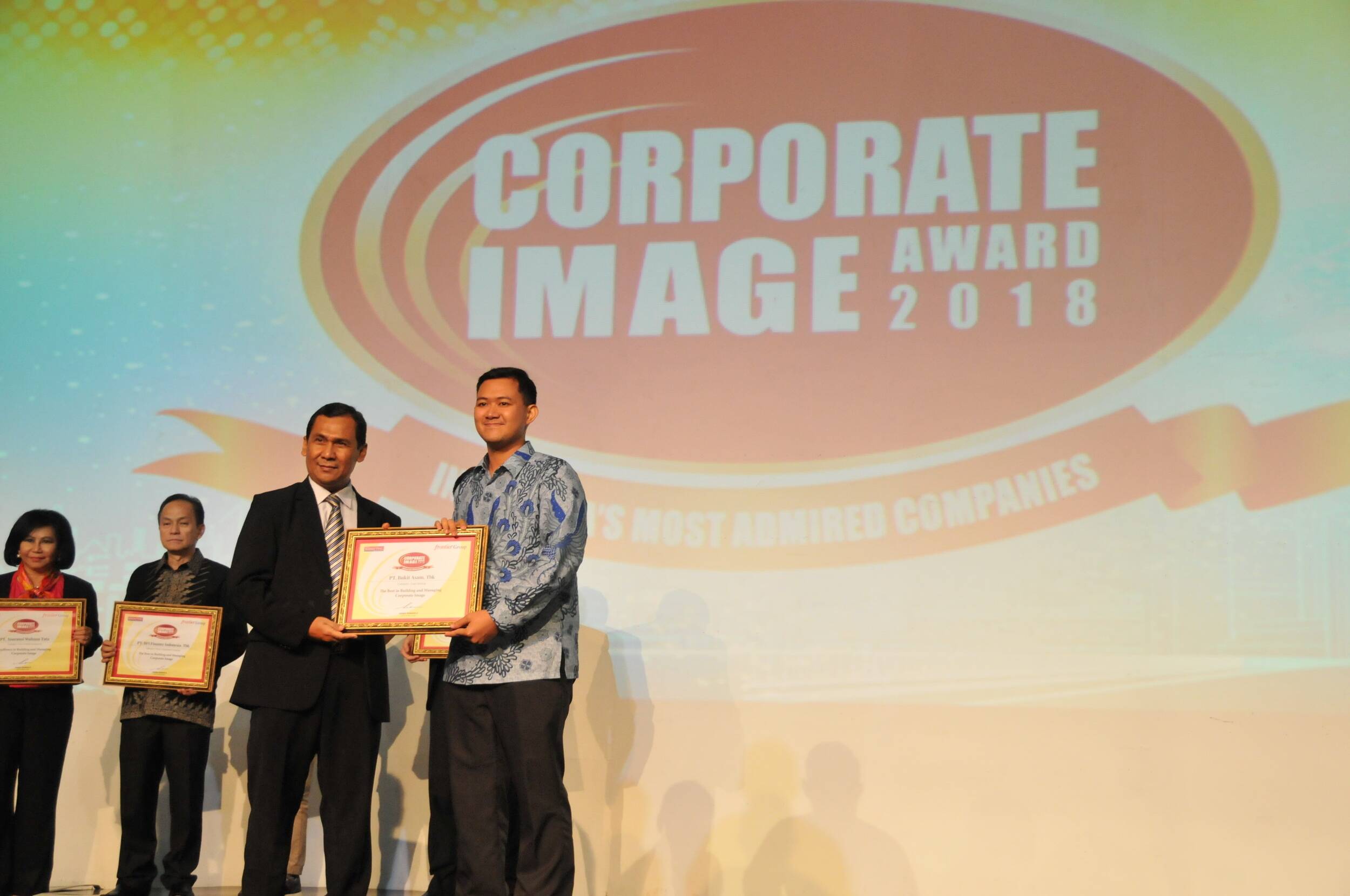 PTBA Raih Penghargaan The Best Building and Managing Corporate Image Award 2018  