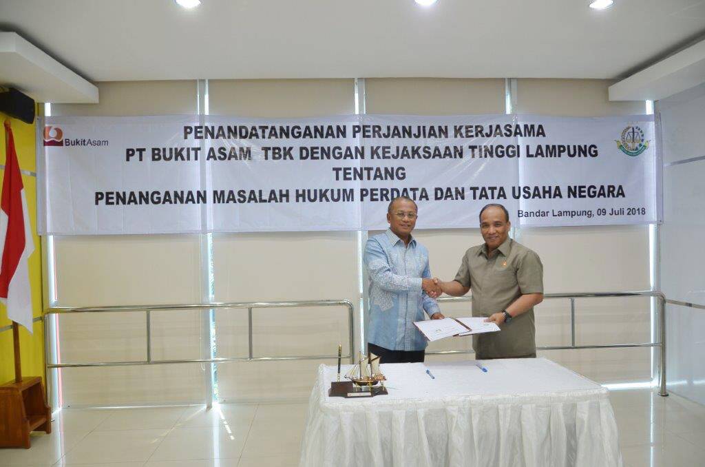  PTBA dan Kejati Lampung Tandatangani Perjanjian Kerja Sama