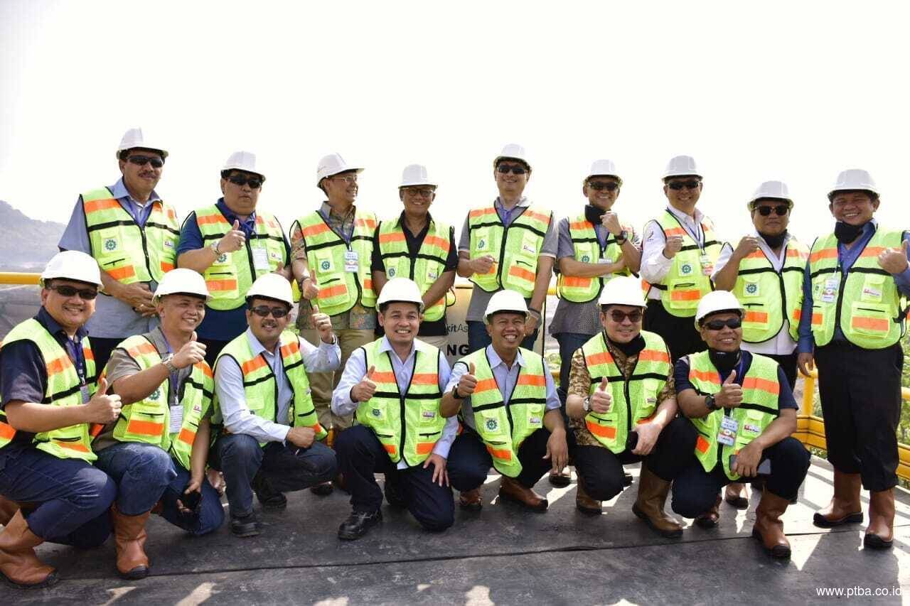 Rakor Holding BUMN Industri Pertambangan di Kantor Pusat PTBA