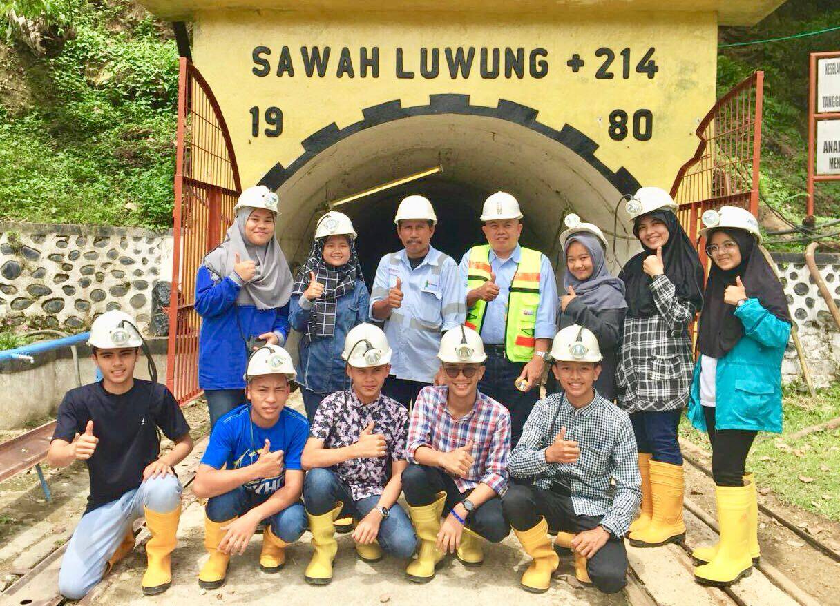Peserta SMN Sumatera Barat Berkunjung ke Lubang Tambang Sawah Luwung