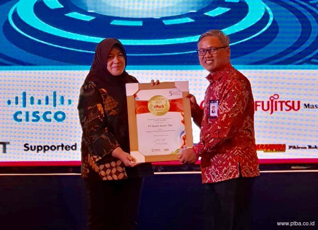 PTBA Raih Penghargaan dalam Best eMark Award 2018