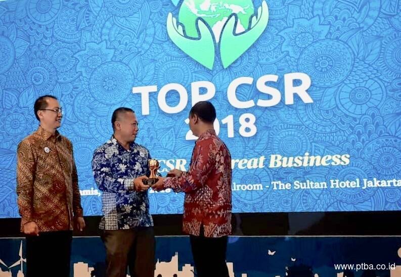 PTBA Raih Penghargaan TOP CSR 2018