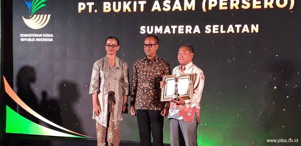 PTBA Raih Padmamitra Award 2018