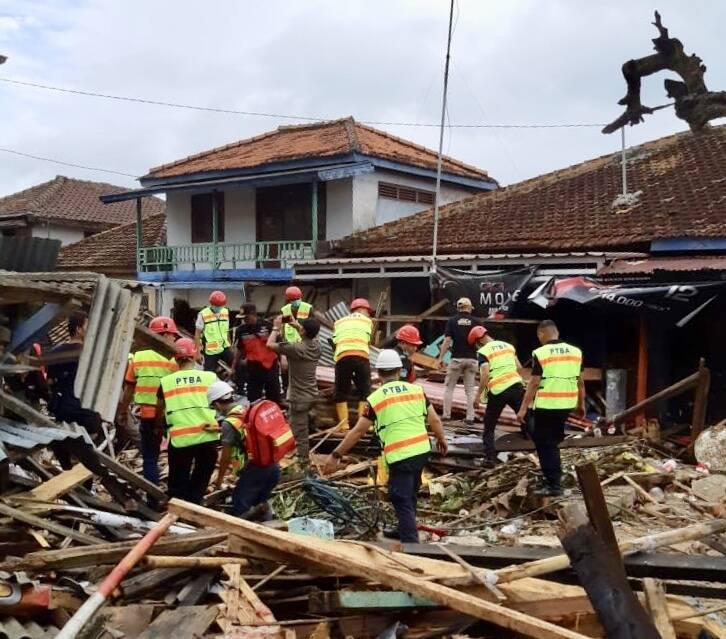 Tim Rescue PTBA Bantu Evakuasi Korban Tsunami