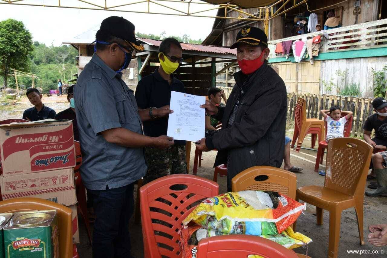 Bukit Asam Bantu Korban Kebakaran