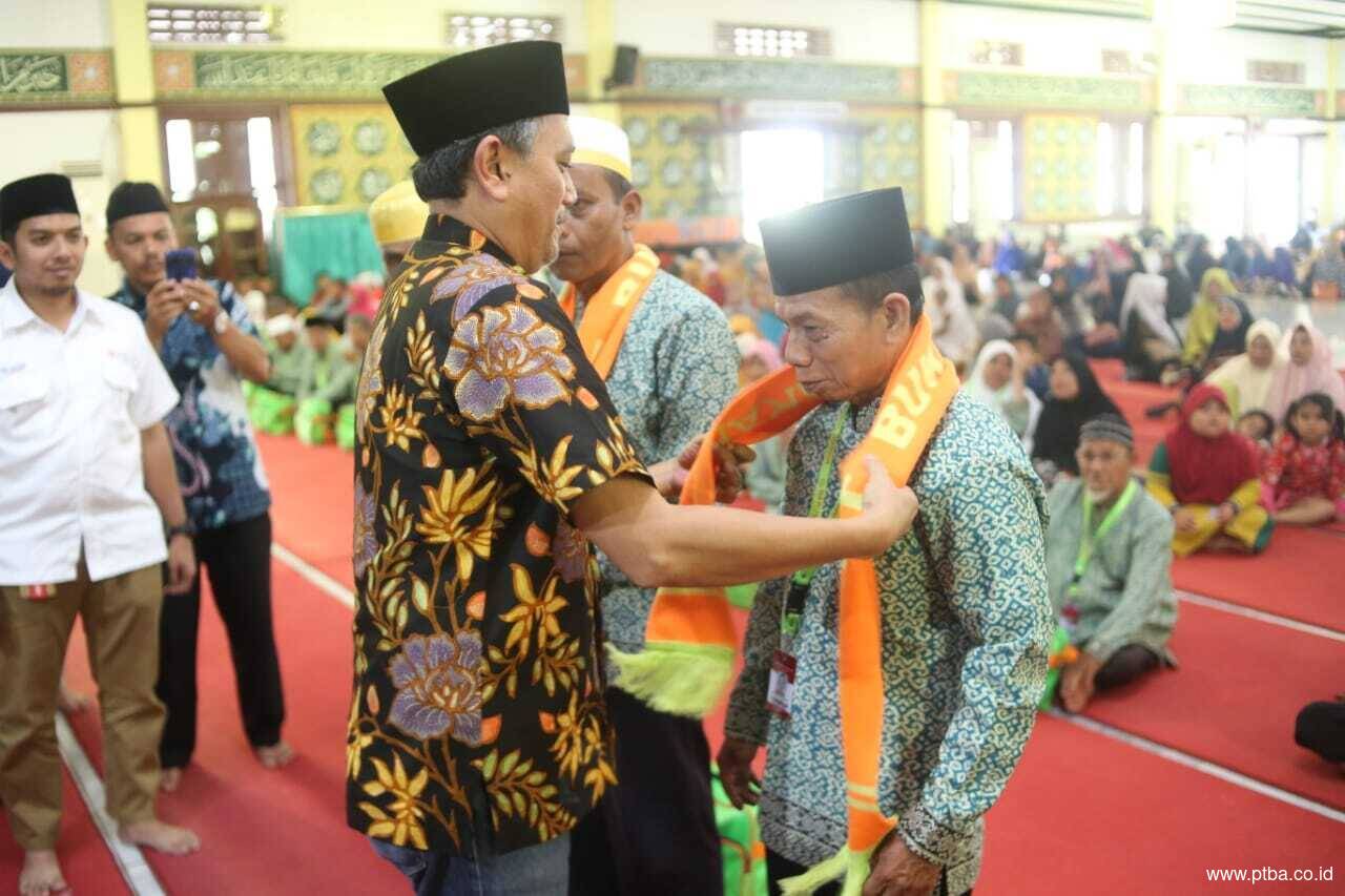 Bukit Asam Berangkatkan Umroh pada Marbot Masjid