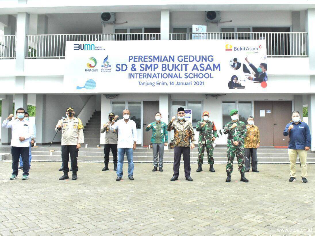 Bukit Asam Resmikan Gedung Sekolah Bertaraf Internasional serta Pemukiman Bara Lestari I Tahap II