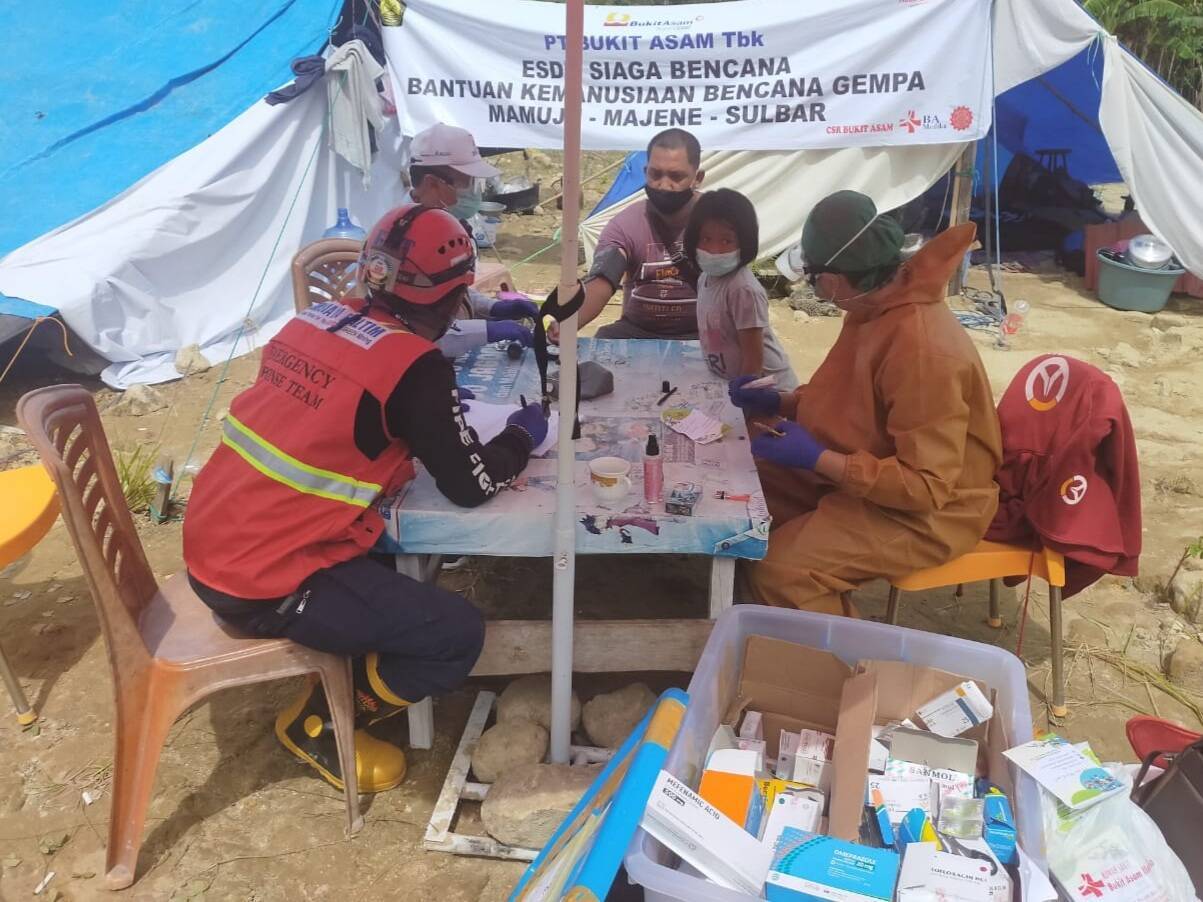 Tim Recue Bukit Asam bergerak Menyalurkan Bantuan Bagi Warga Korban Bencana Alam di Sulawesi Barat