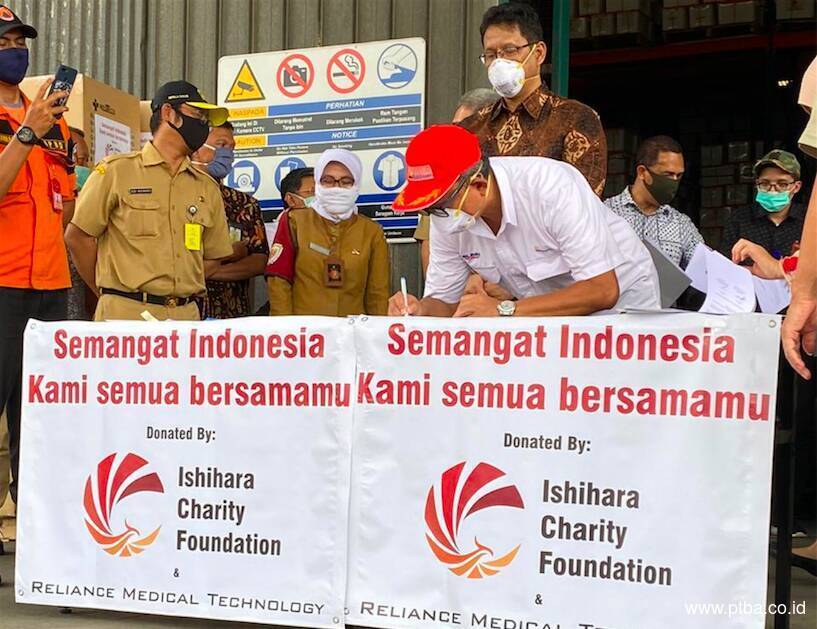Yayasan Keluarga Besar Bukit Asam Terima dan Salurkan Bantuan Alat Kesehatan dari Ishihara Charity Foundation